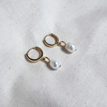 Load image into Gallery viewer, Chunky Pearls Earrings- Gold Filled
