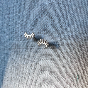 Lashes Stud Earrings