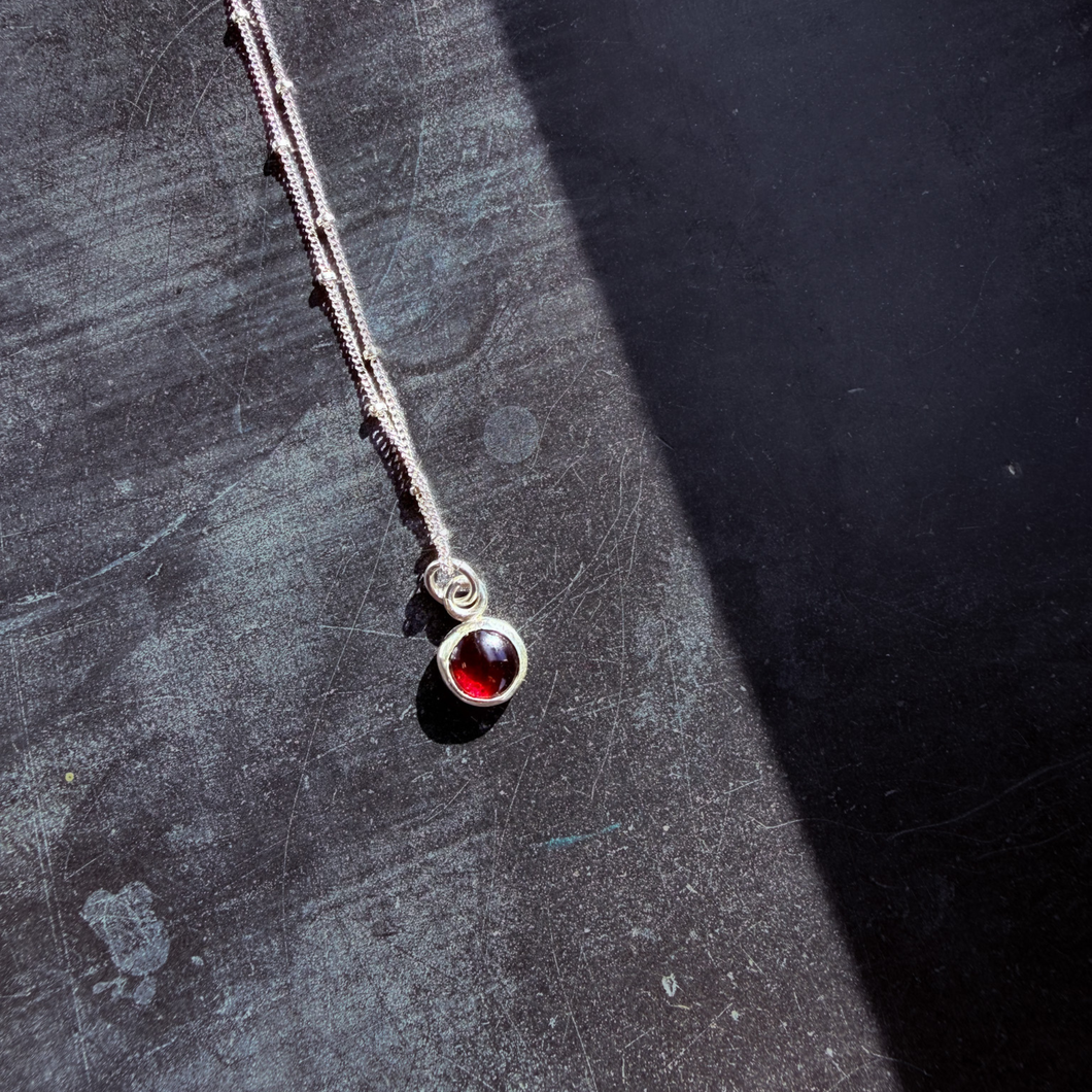 Sterling Silver Garnet Necklace – 8 mm Gemstone, 18