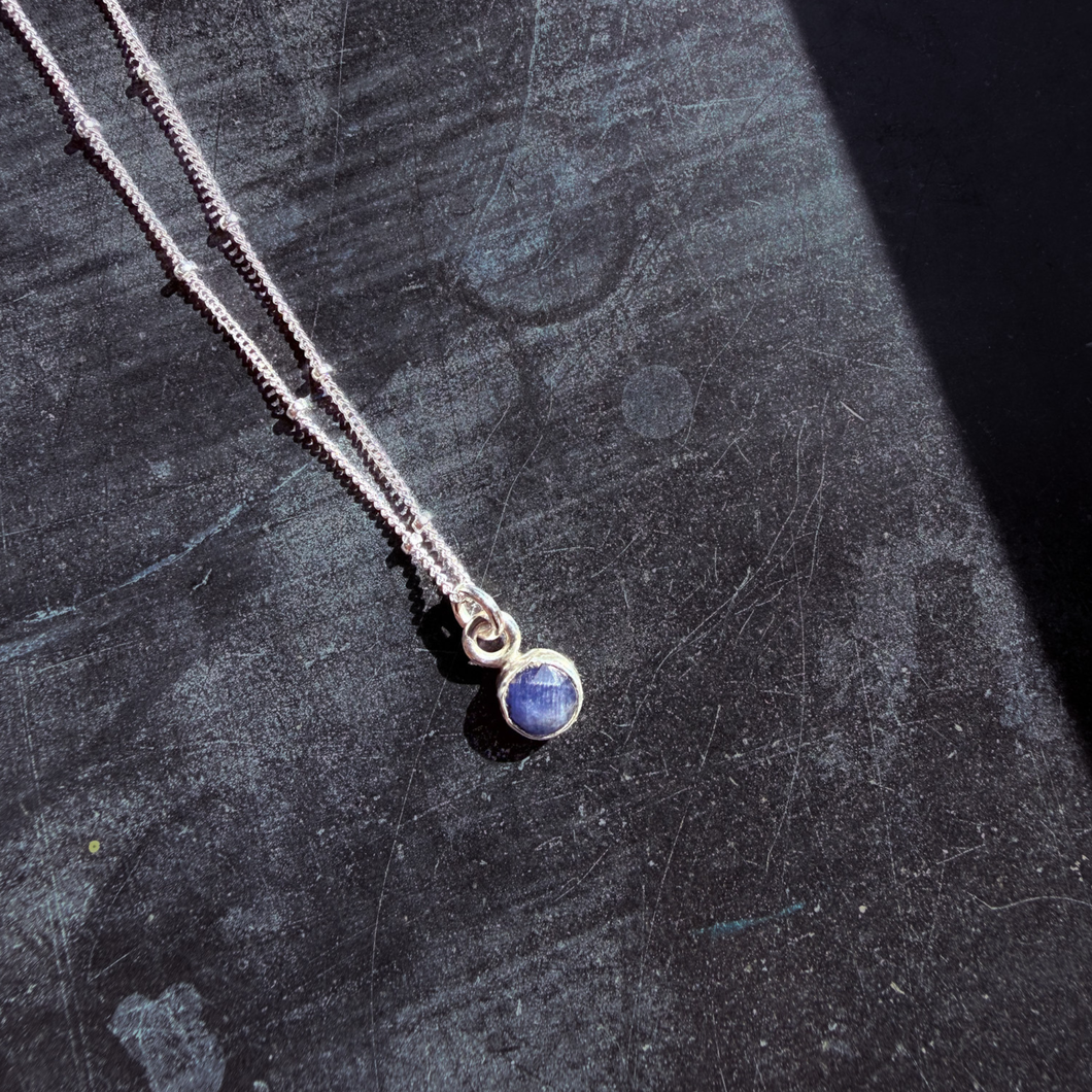 Sterling Silver Natural Sapphire Necklace (6 mm Cabochon)