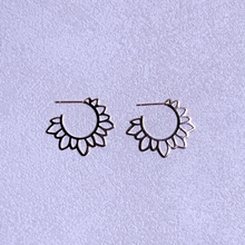 Load image into Gallery viewer, FlowerPost Earrings – Gold Plated
