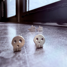 Load image into Gallery viewer, Skull stud earrings in oxidized silver
